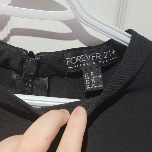 Forever 21 Sleek Black Dress size 3X - Picture 2 of 4
